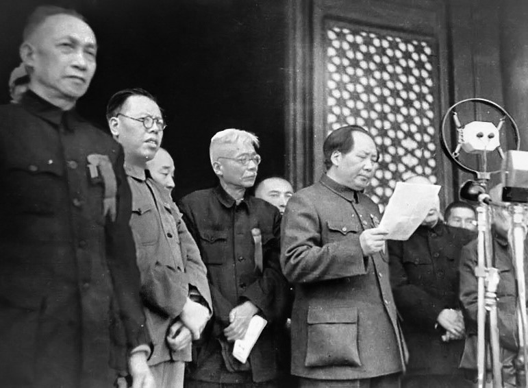 Mao proclaiming the People's Republic, Tiananmen, October 1, 1949